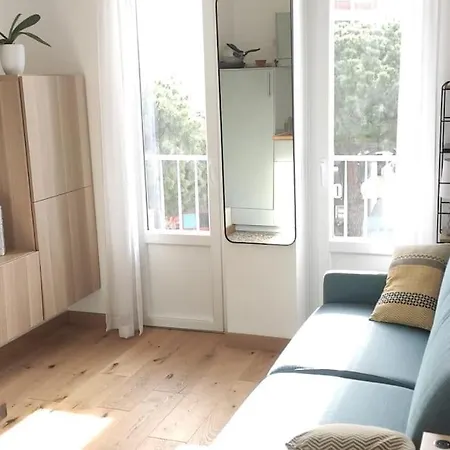 Des Iles : Apt 2 Prs Ultra Centre Juan Apartamento Antibes