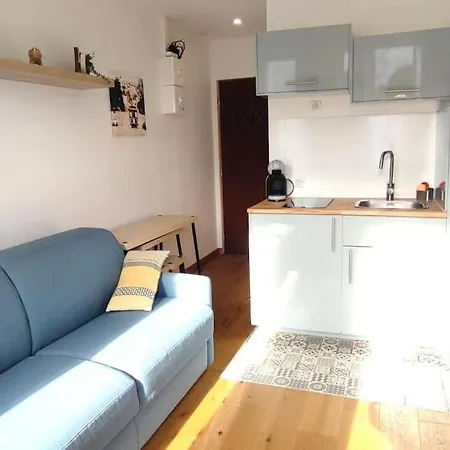 Des Iles : Apt 2 Prs Ultra Centre Juan